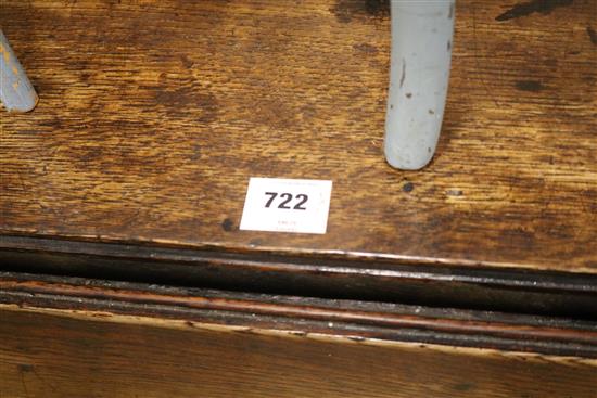 An 18th century oak oval topped gateleg table, W.120cm